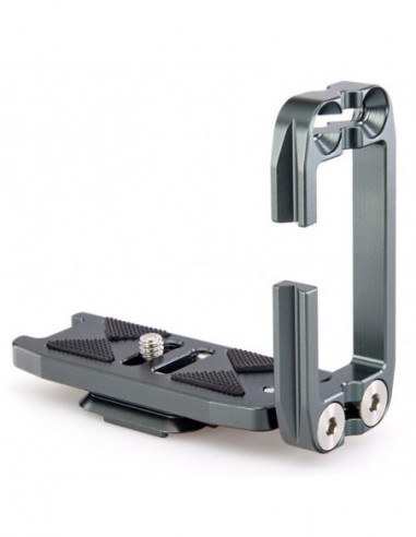 Ellie with PEAK DESIGN CAPTURE Base...